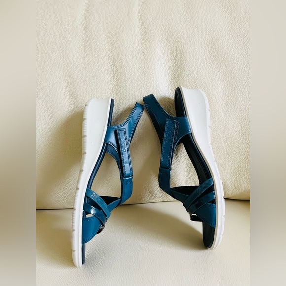 NEW IN BOX Felicia Sandal Dark Petrol Leather
Adjustable Strap Wedge Sandal. - Picture 6 of 14